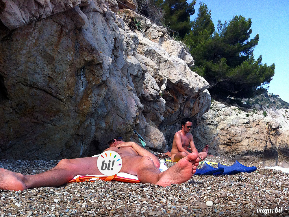 As coisa tudo de fora na praia de nudismo gay na França, babado certo!