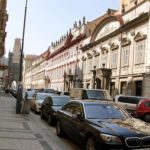 Roteiro em Praga de 3 dias: rua comum na cidade