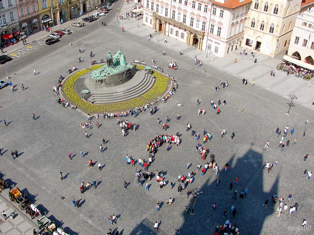 Praça do Relógio Astronômico, em Praga, vista de cima