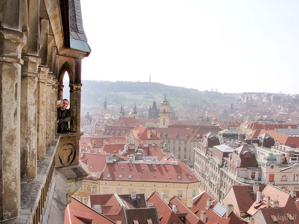 Do topo da torre do Relógio Astronômico, em Praga, dá para ter uma vista ampla de toda cidade