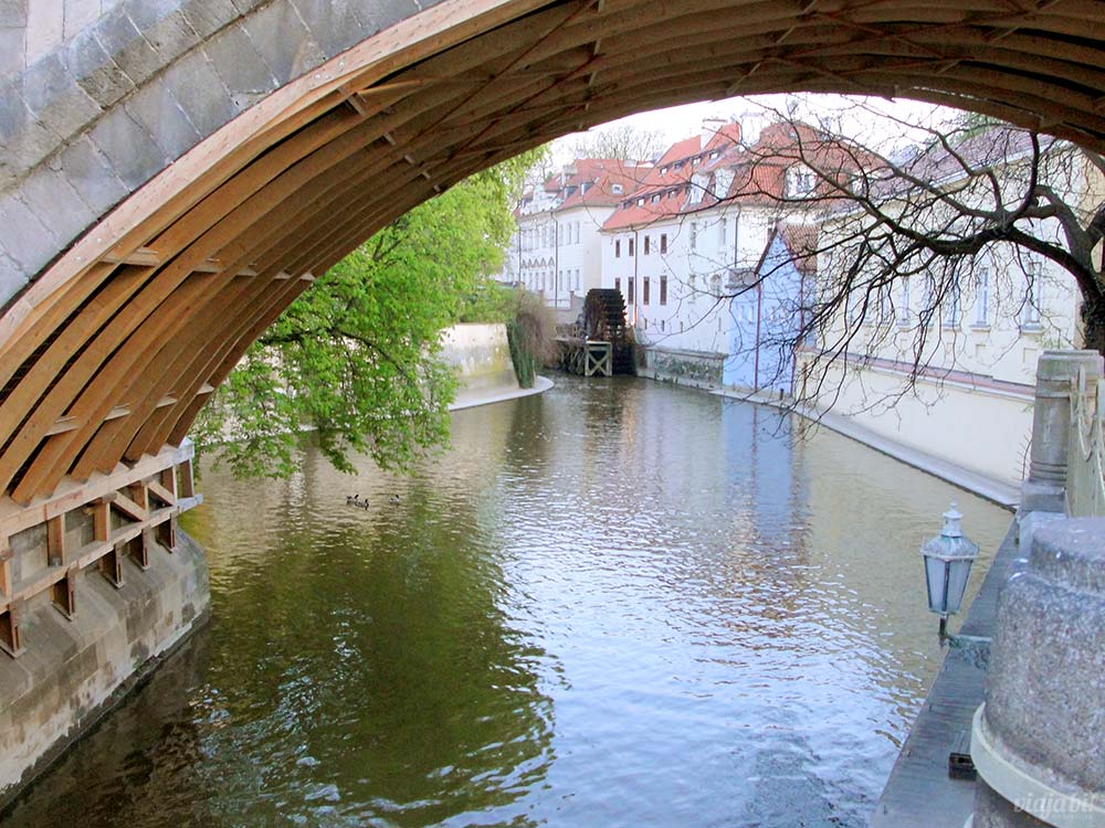 Roteiro em Praga de 3 dias: canal que desagua no rio Vltava