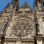 Fachada da igreja que fica no Distrito do Castelo de Praga
