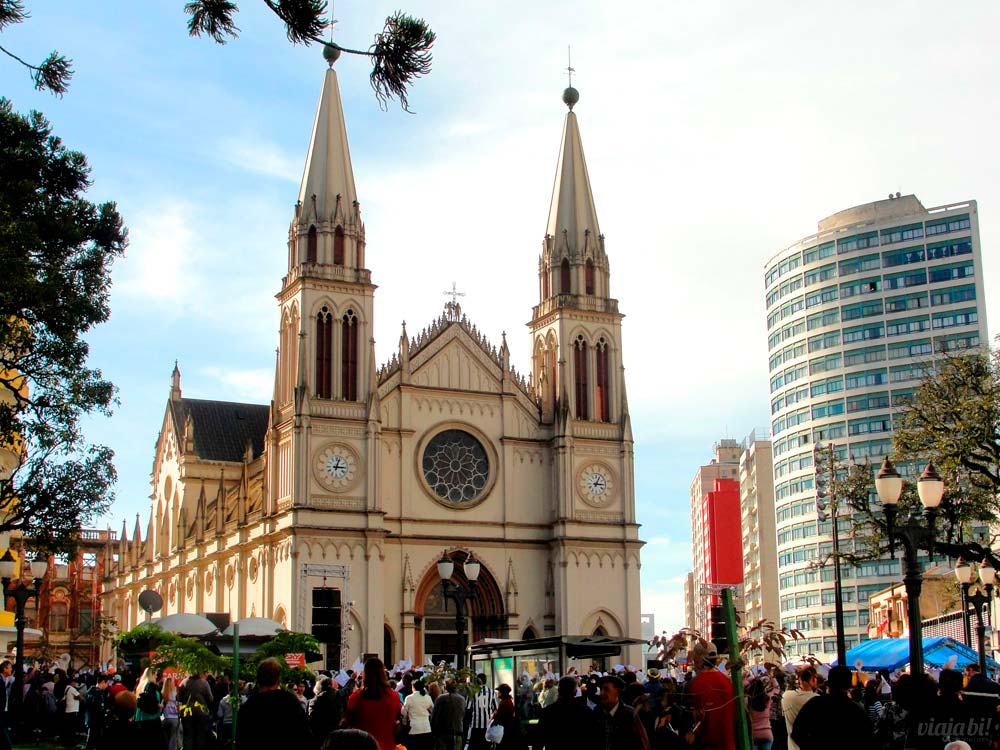 Igreja na Praça Tiradentes, em Curitiba