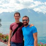 Eu e o Biru à beira do lago em Montreux, na Suíça