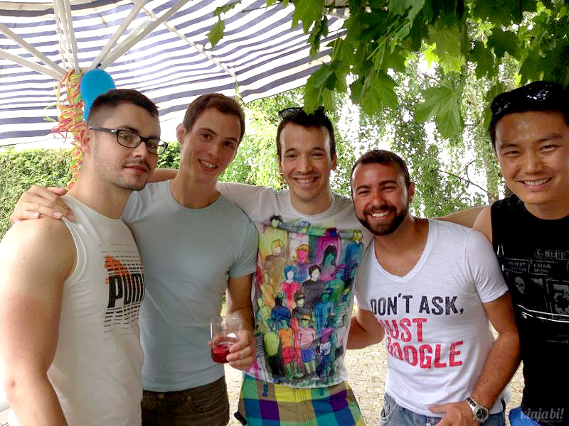 Perrengue na Suíça: eu, Biru e seus amigos na festa em Neuchâtel