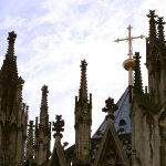 Detalhe de igreja durante a exploração de Colônia a pé, na Alemanha