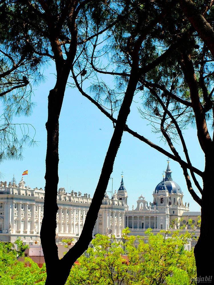 Do Parque da Montanha, dá pra ver o Palácio Real de Madrid