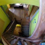 Hostel em Santiago: escadas em espiral do Happy House Hostel