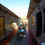 Hostel em San Pedro de Atacama: pátio interno do Hostel Campo Base