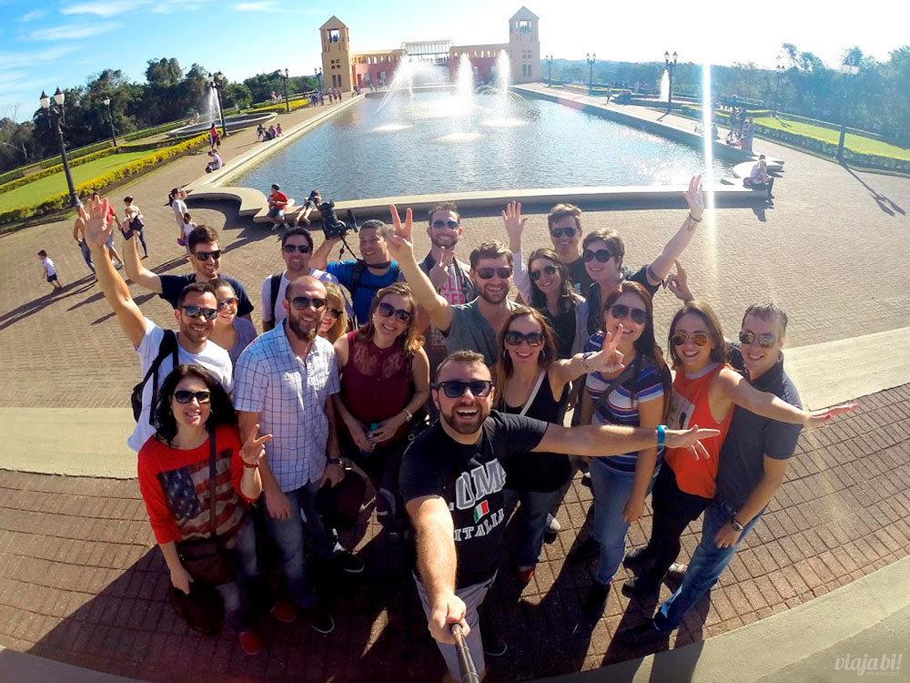 Conhecendo Curitiba: selfie grupal no Parque Tanguá