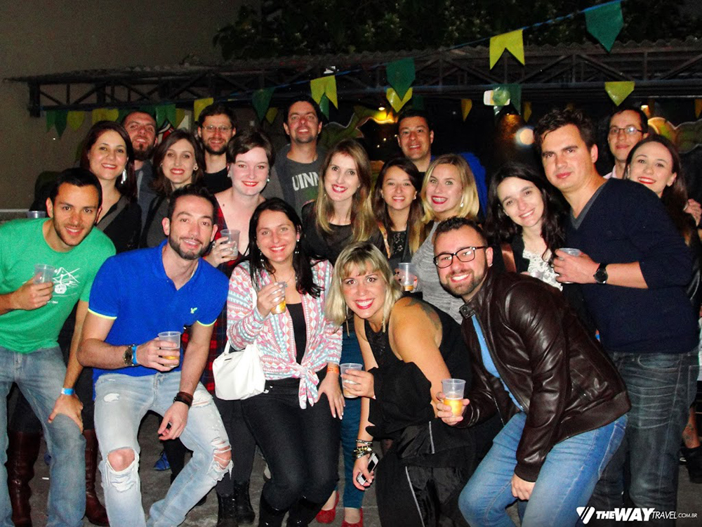 Blogueiros reunidos da primeira parada do Pub Crawl Curitiba