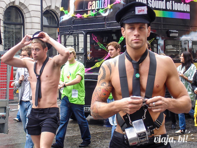 Guia gay de Londres: Algumas beldades na Parada Gay em Londres