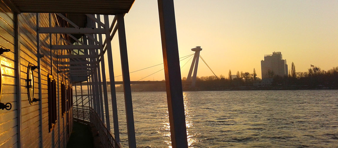 Hotel em Bratislava: dormi em um barco no Rio Danúbio