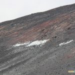 O gelo / a neve que se forma no topo do Vulcão Lascar tem esse formato não tão fofinho, de perto