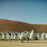 Conjunto de antenas do Projeto ALMA - Foto: Juan Maureira