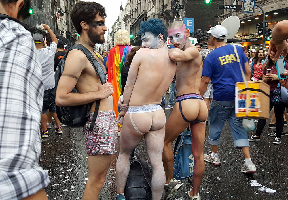 3 anos de Viaja Bi!: Bundinhas aparecendo na Marcha del Orgullo de Buenos Aires, na Argentina!!! :P