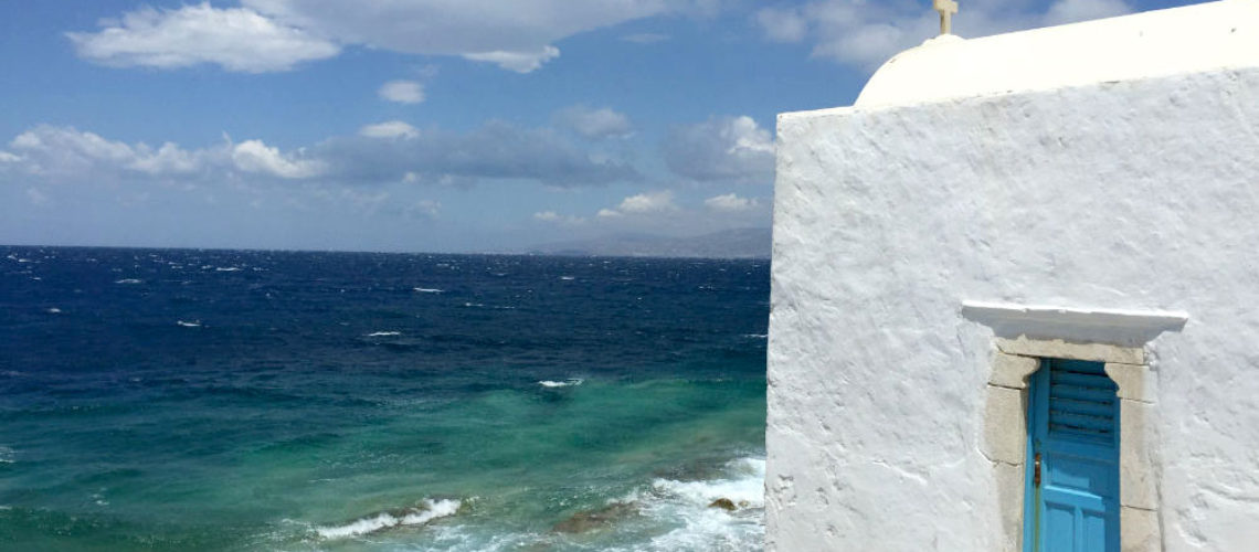 Mykonos tem hotel gay e praia nudista