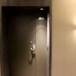 Onde ficar em Buenos Aires: Hotel CH Madero Urbano Suites - Porta de quarto