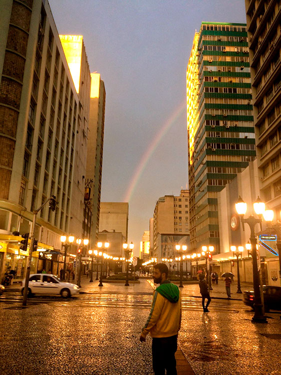 3 dias em Curitiba: Arco-íris na Rua XV - Foto: Jeff Slaid