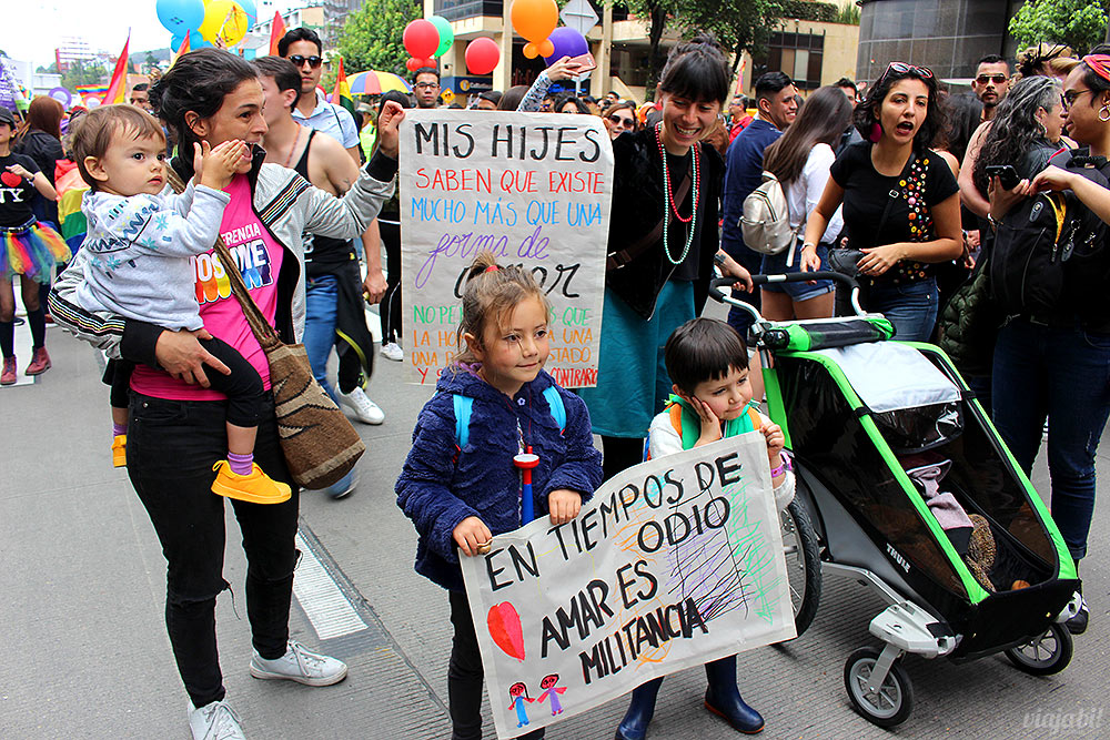 Família com filhxs de mães lésbicas também marcha unida