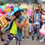 Teve roupas coloridas e muitas dancinhas na Marcha LGBT Bogotá
