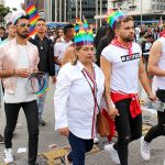 Teve boy magia caminhando com a mãe na Marcha LGBT Bogotá