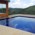 Pousada em São Francisco Xavier: piscina externa com vista para a Serra da Mantiqueira
