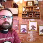 Roteiro Harry Potter em Toronto: Parede do The Lockhart Bar com Dobby em diferentes looks
