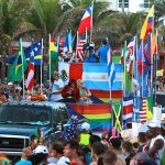 A Pride of the Americas foi representada em um carro com várias bandeiras