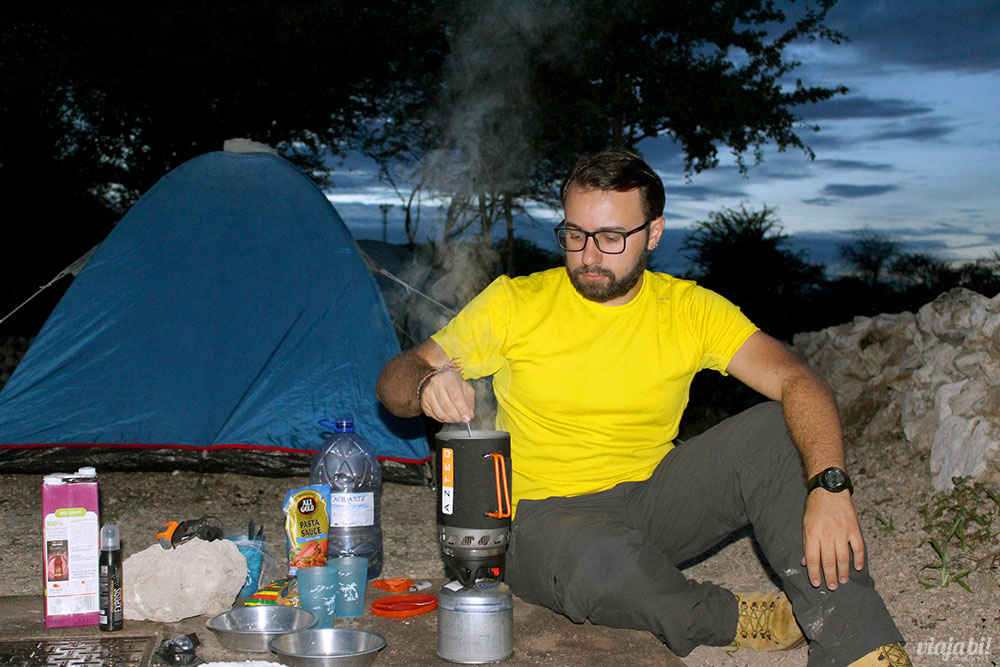 Preparando a janta no Onguma Safari Campsite