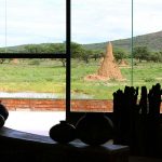 Vista da recepção da AfriCat Foundation, na reserva Okonjima, na Namíbia, África