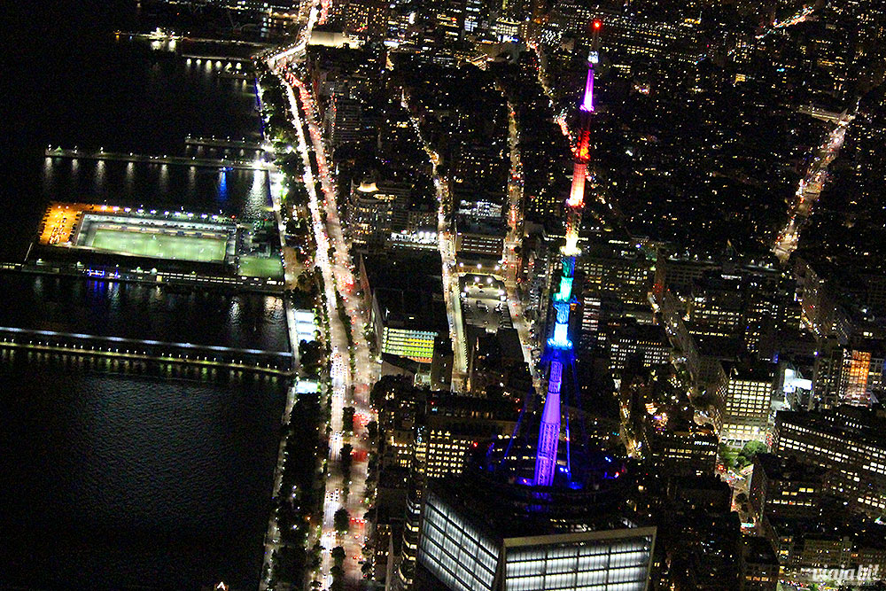 Antena do One World Trade Center iluminada para a Pride Week de Nova York