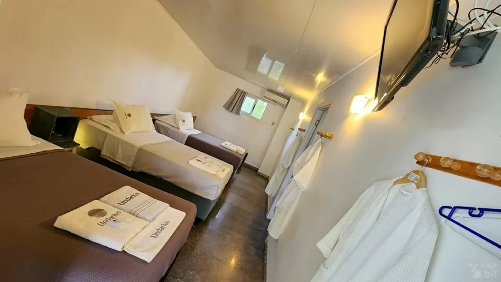 Chihuahua - Camas do quarto compartilhado do hotel gay naturista Undarius, no Uruguai - Foto Rafael Leick - Viaja Bi!