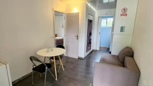 Chihuahua - Duchas do quarto compartilhado do hotel gay naturista Undarius, no Uruguai - Foto Rafael Leick - Viaja Bi!