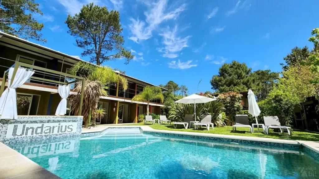 Piscina do hotel gay naturista na praia de Chihuahua, no Uruguai - Imagem: Rafael Leick