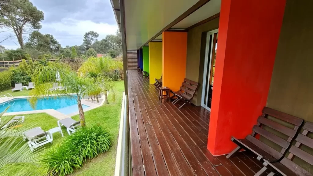 Quartos no piso superior do hotel gay naturista Undarius, na praia de Chihuahua, no Uruguai - Imagem: Rafael Leick